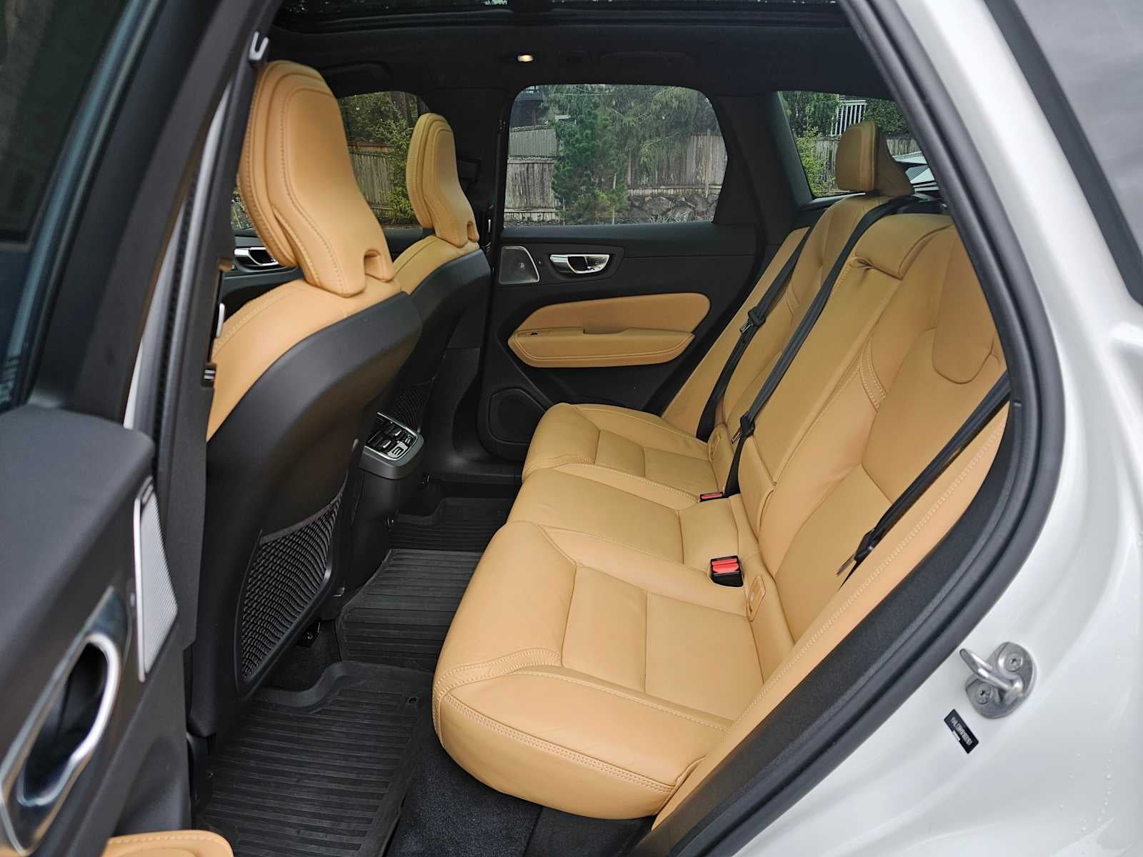 2024 Volvo XC60 Ultimate Dark Theme