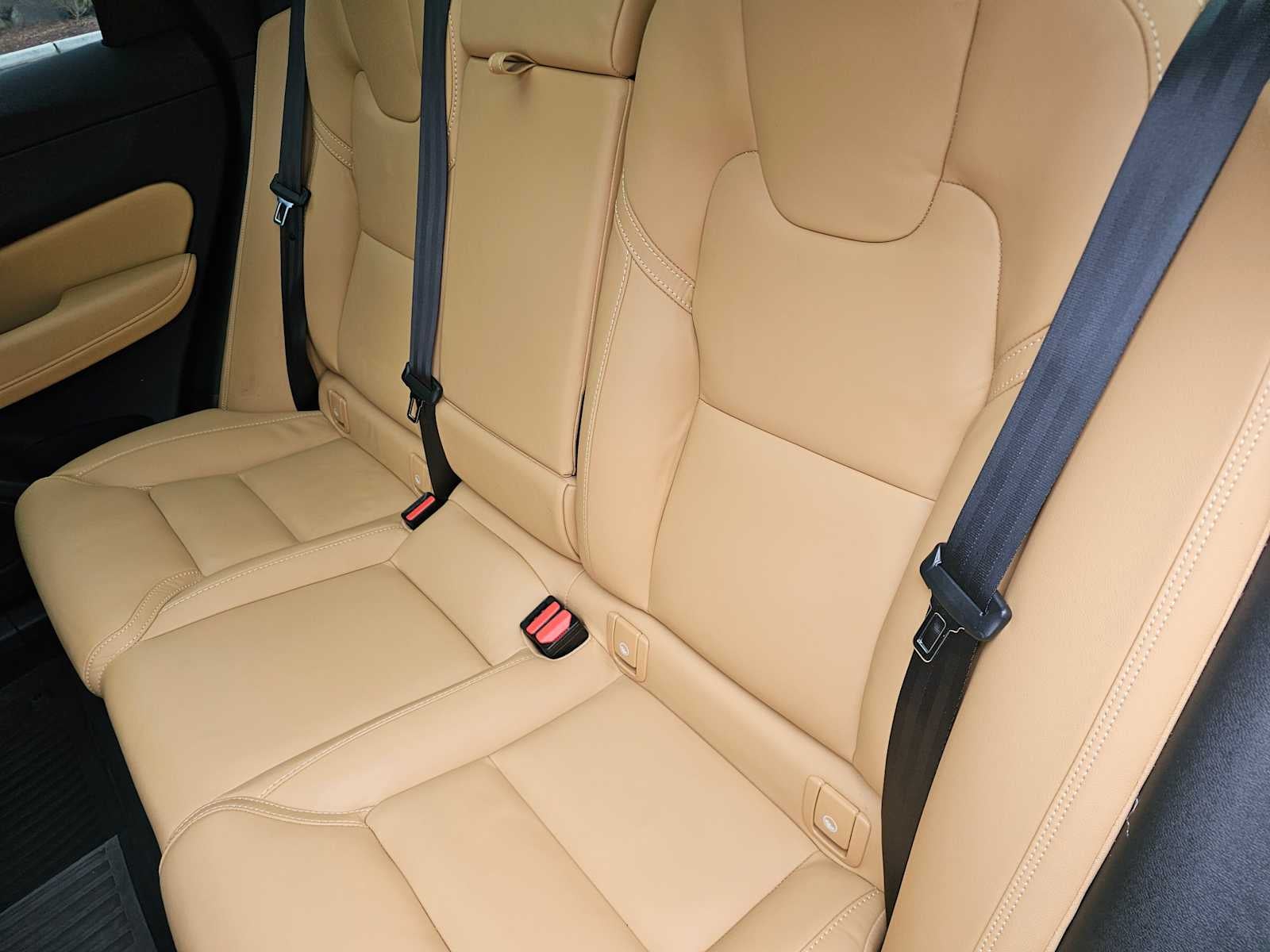 2024 Volvo XC60 Ultimate Dark Theme