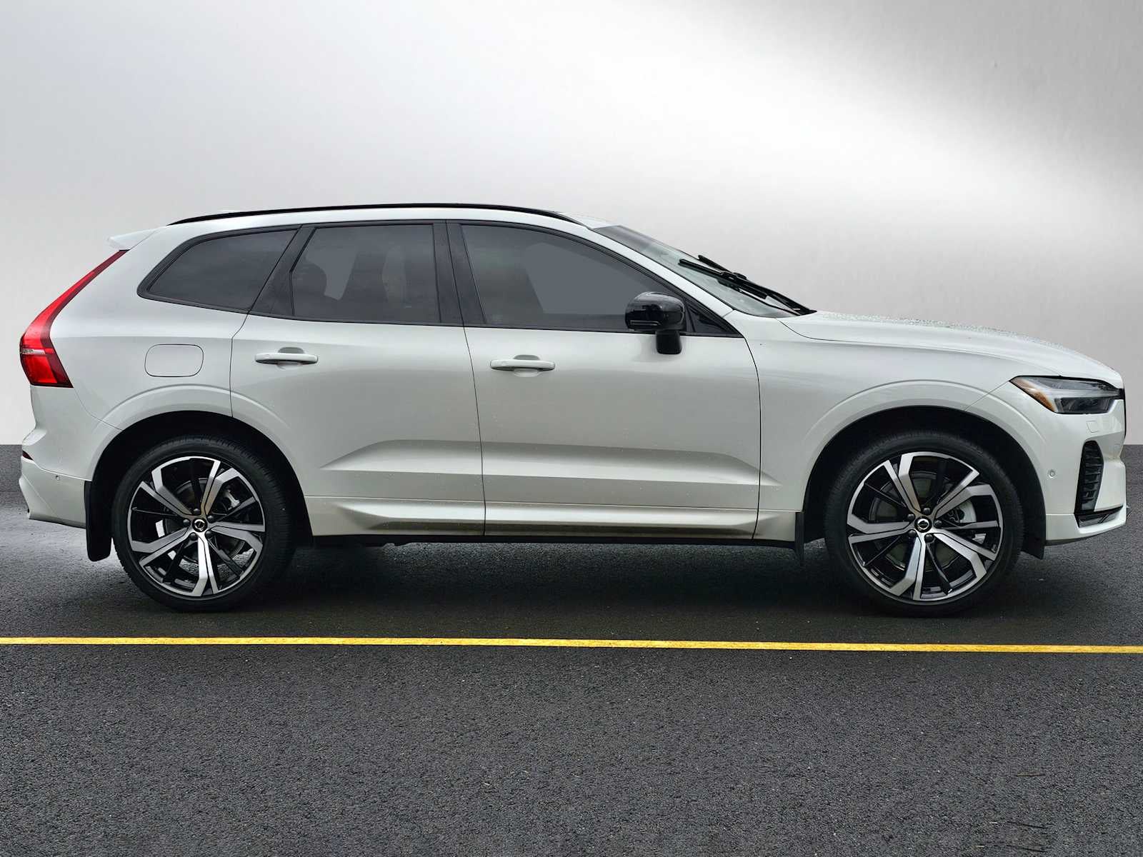 2024 Volvo XC60 Ultimate Dark Theme