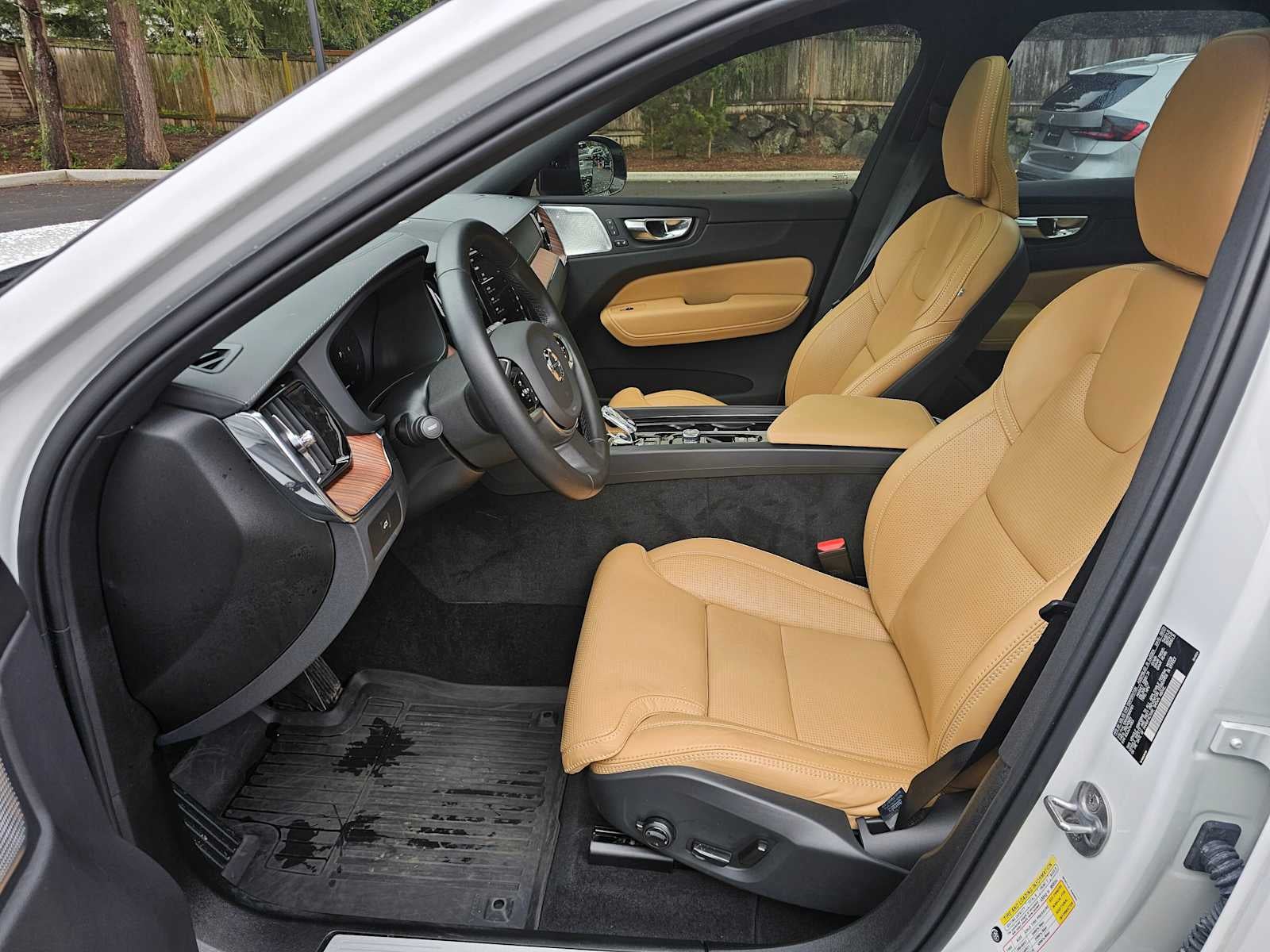 2024 Volvo XC60 Ultimate Dark Theme