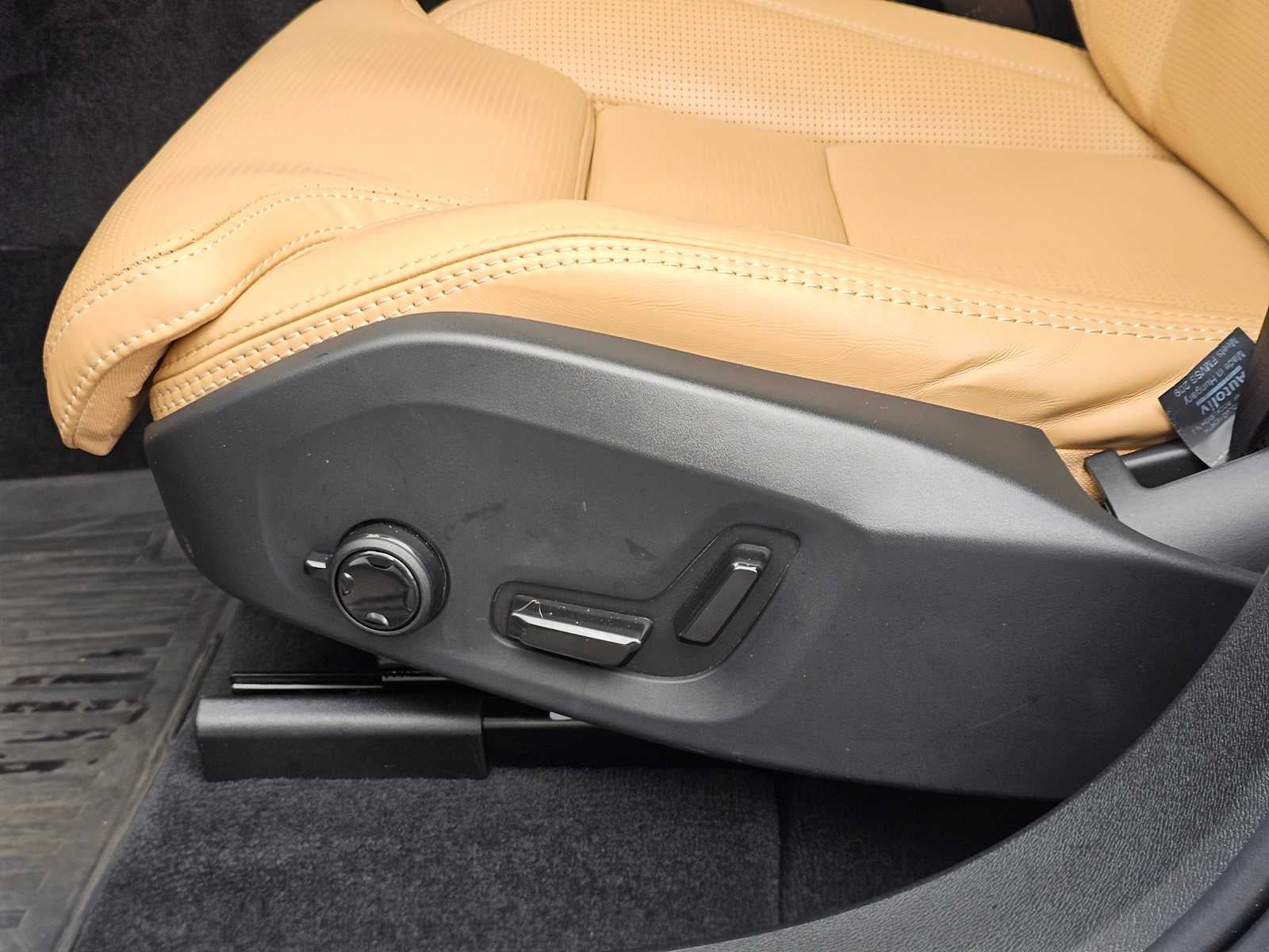 2024 Volvo XC60 Ultimate Dark Theme