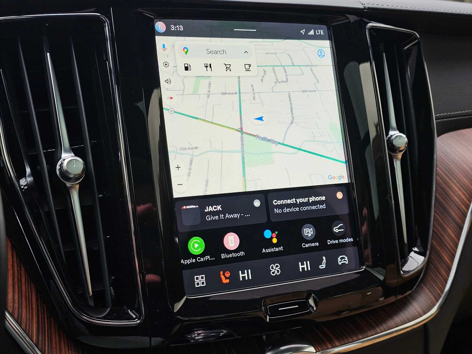 2024 Volvo XC60 Ultimate Dark Theme