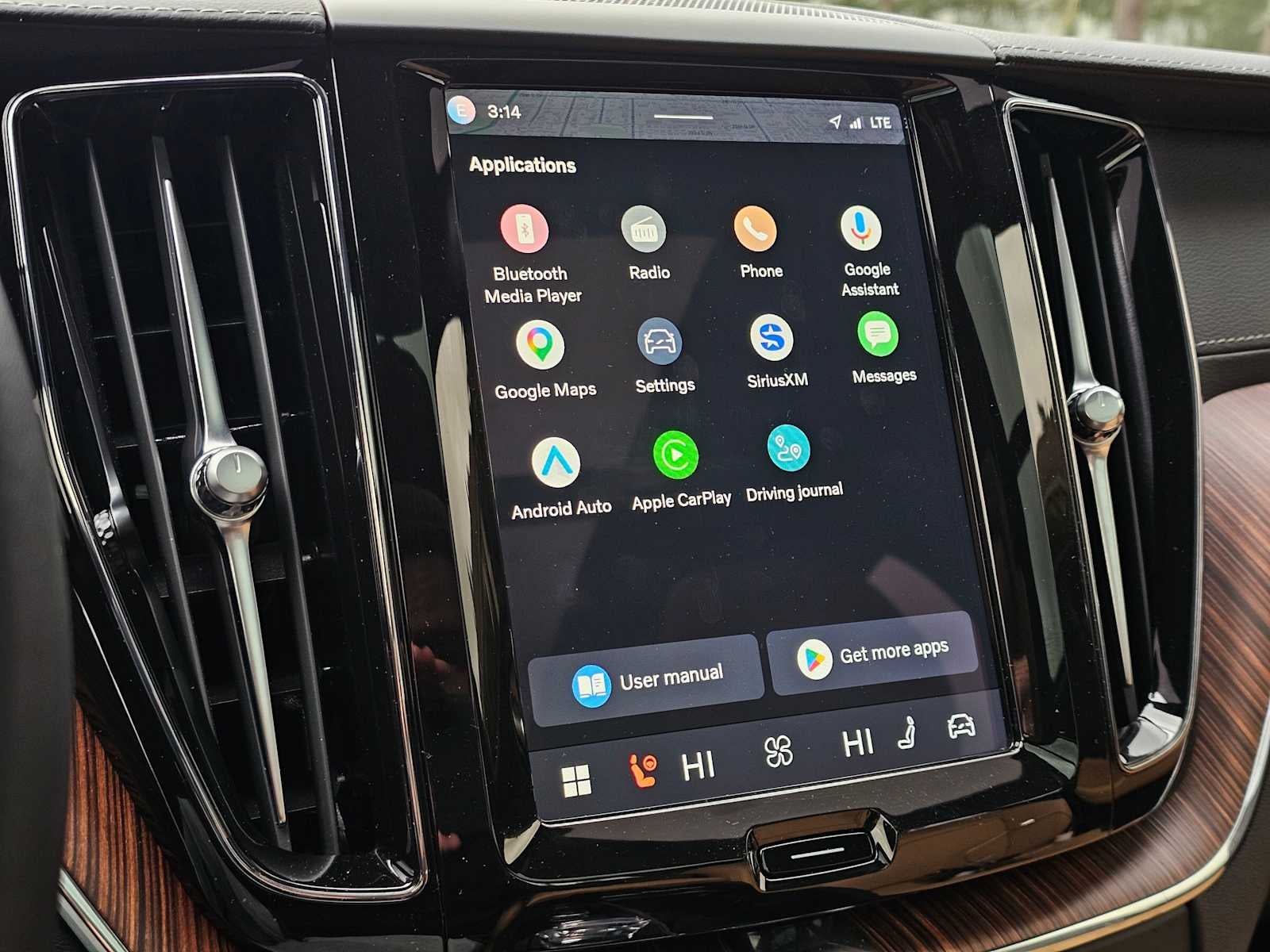 2024 Volvo XC60 Ultimate Dark Theme