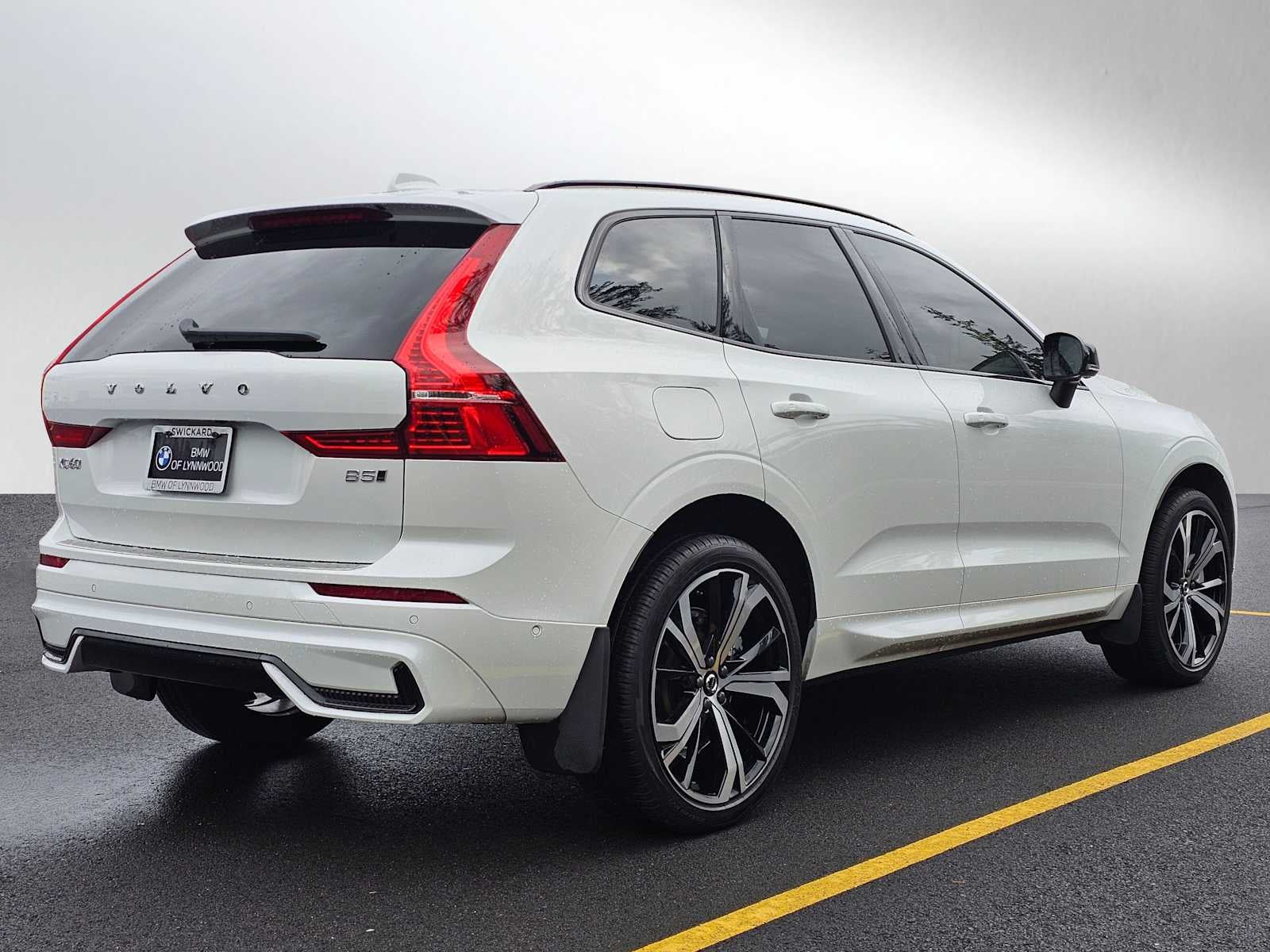 2024 Volvo XC60 Ultimate Dark Theme
