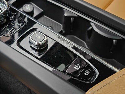 2024 Volvo XC60 Ultimate Dark Theme