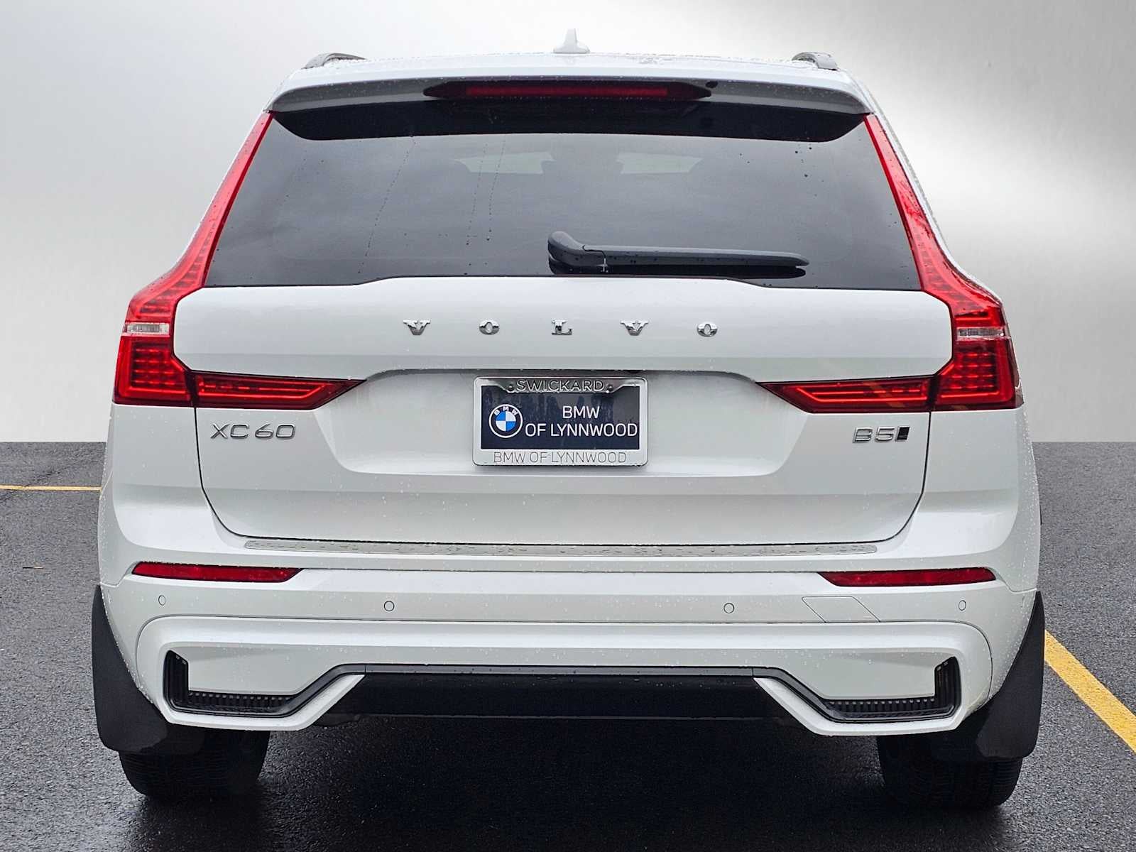 2024 Volvo XC60 Ultimate Dark Theme