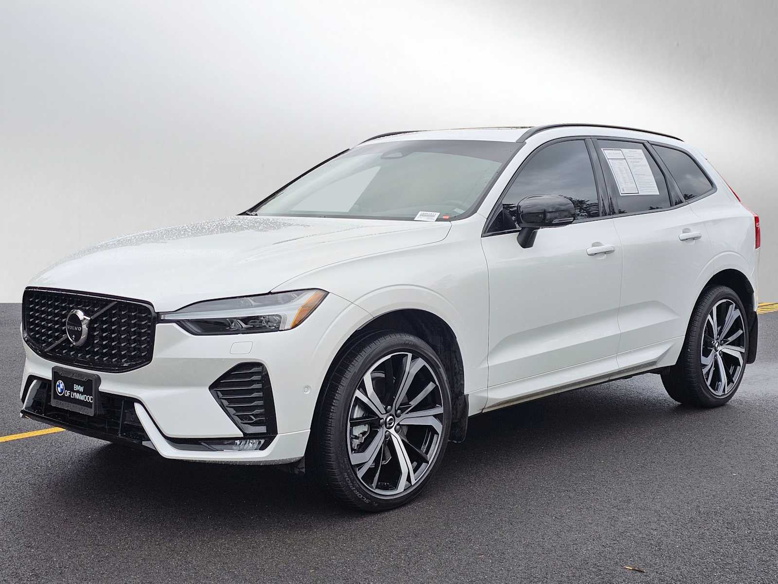 2024 Volvo XC60 Ultimate Dark Theme