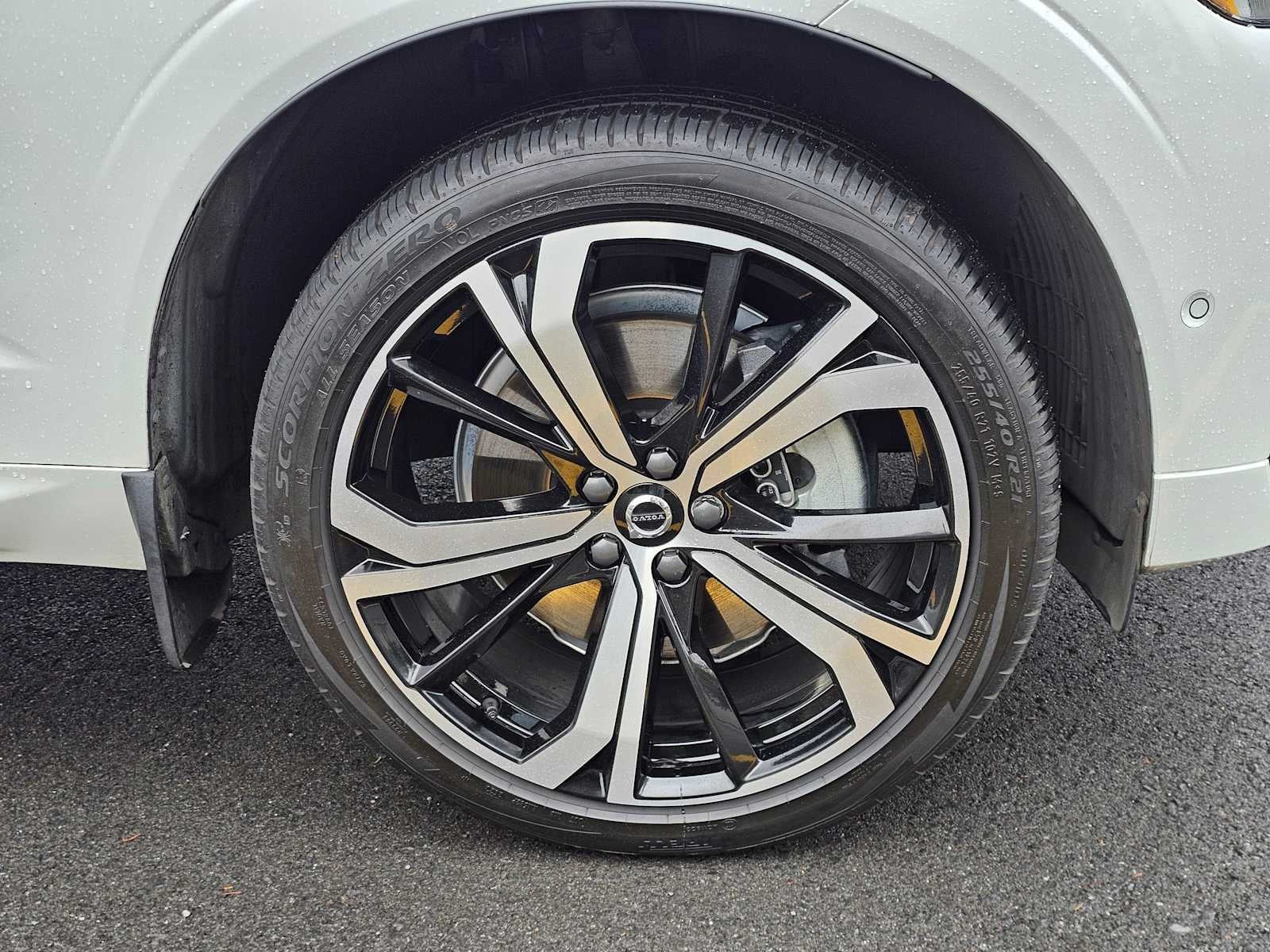 2024 Volvo XC60 Ultimate Dark Theme