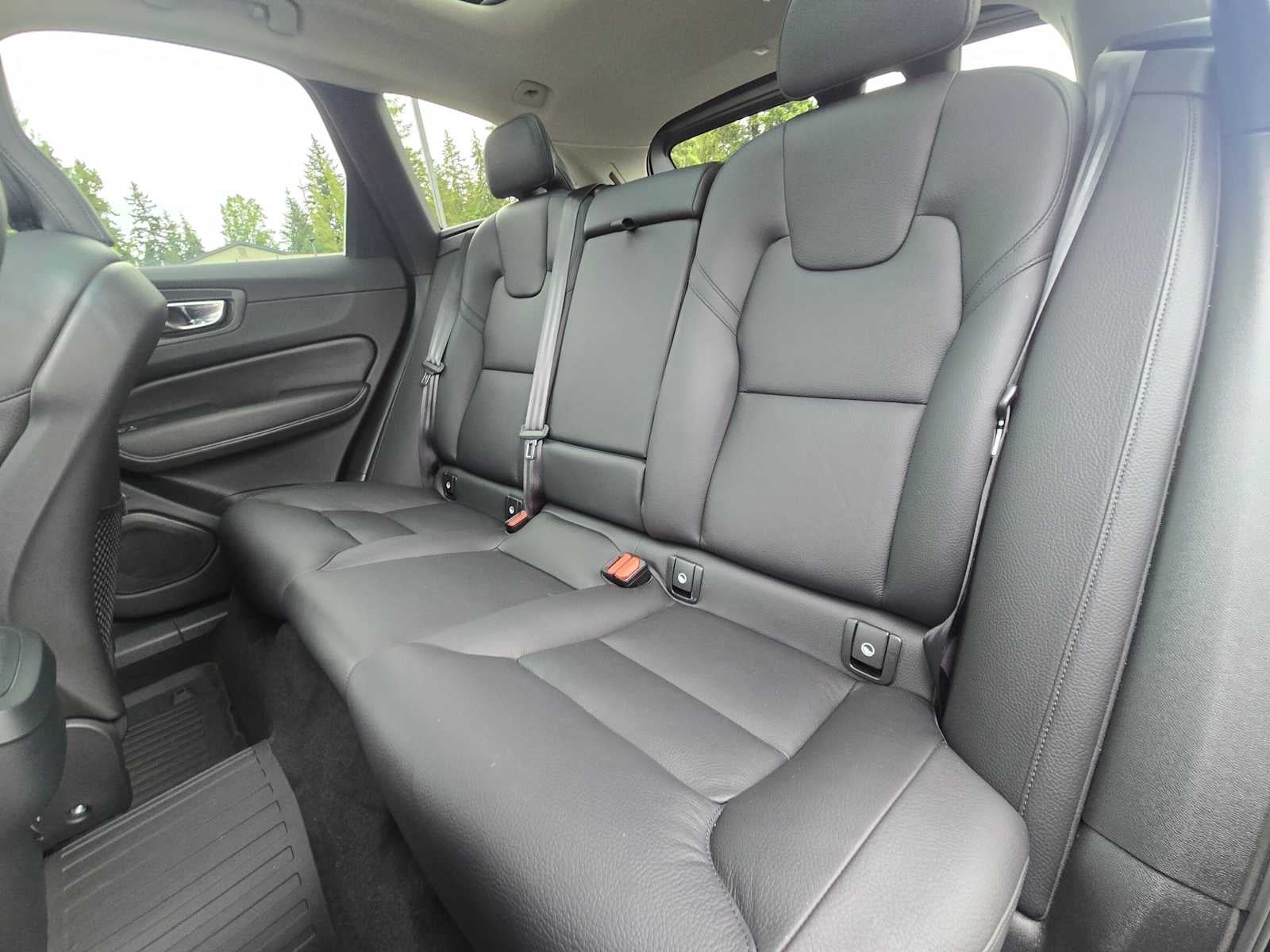 2023 Volvo XC60 Plus Dark Theme