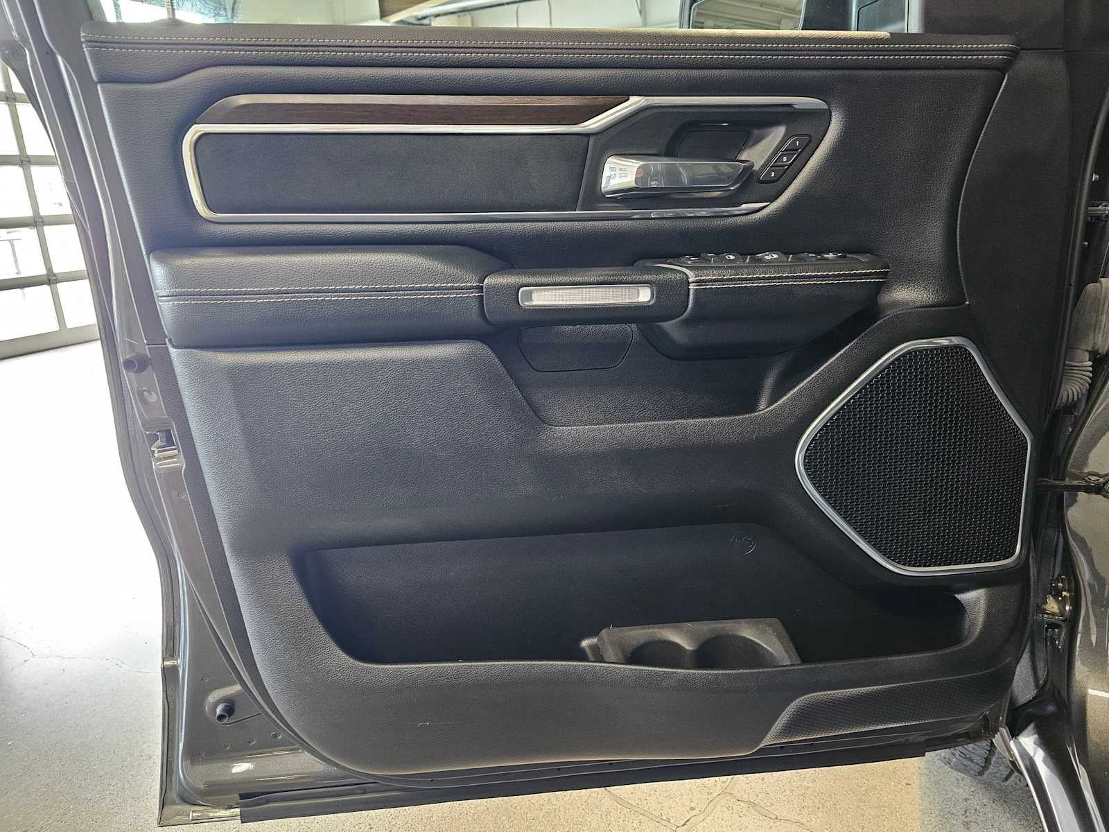2022 RAM 1500 Laramie 4x4 Crew Cab 57 Box