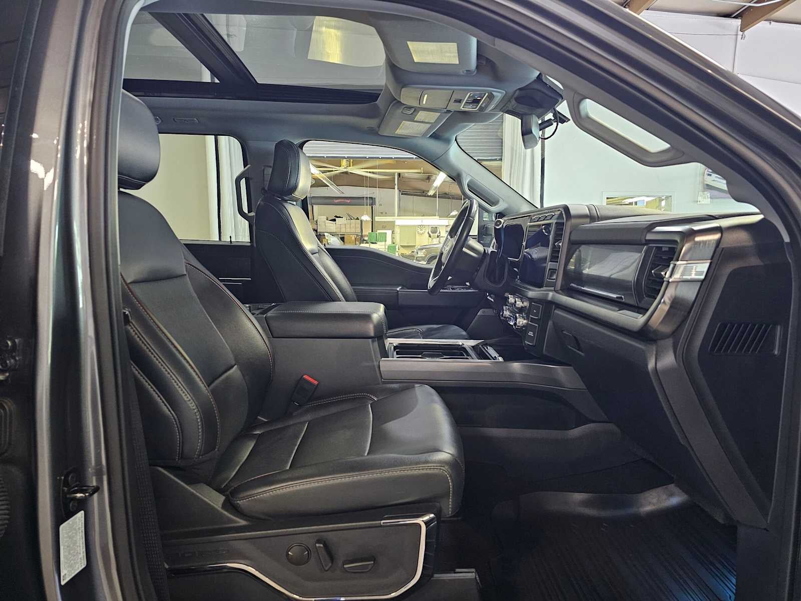 2024 Ford Super Duty F-250 SRW LARIAT 4WD Crew Cab 6.75 Box