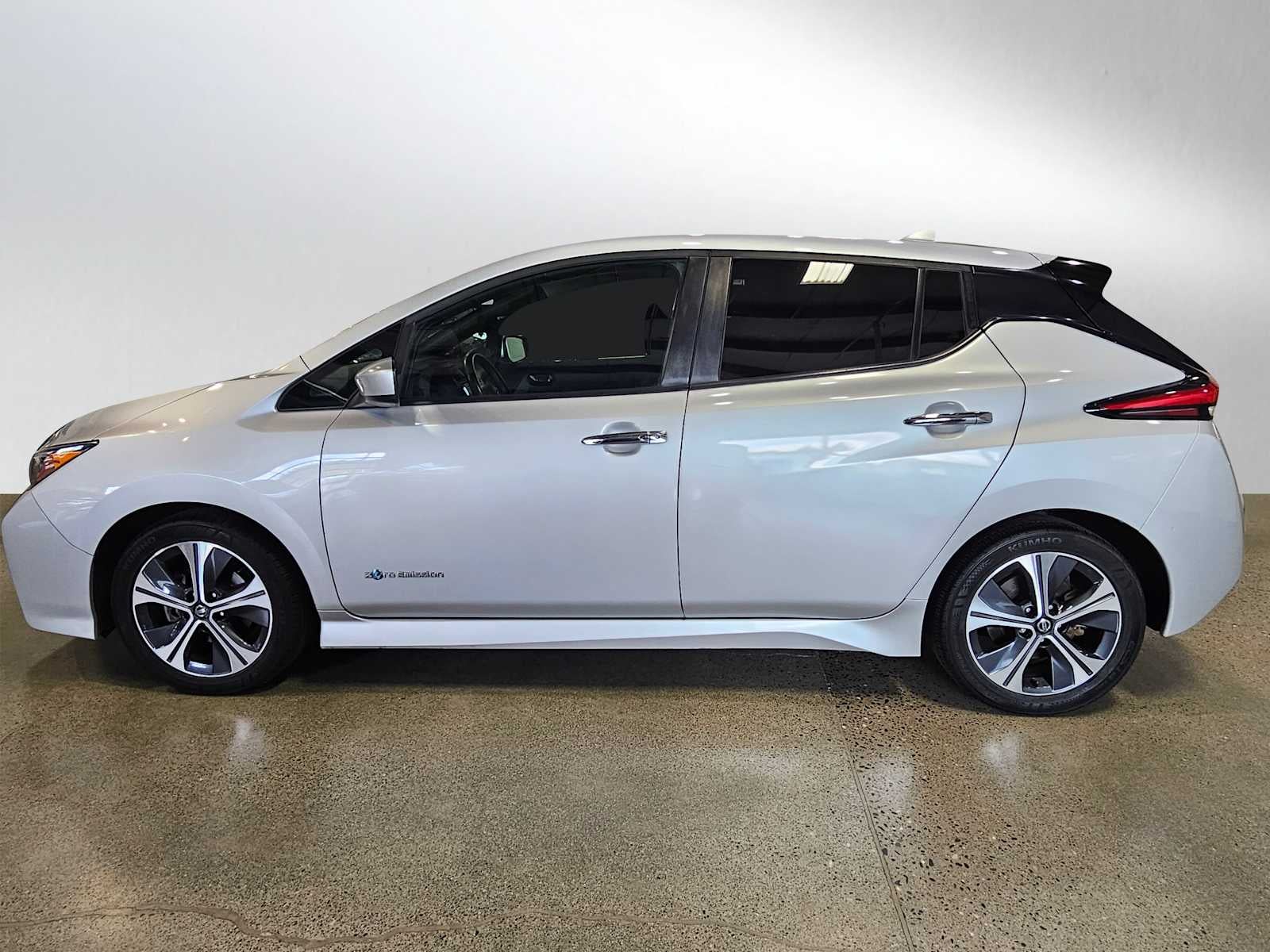 2018 Nissan LEAF SV Hatchback