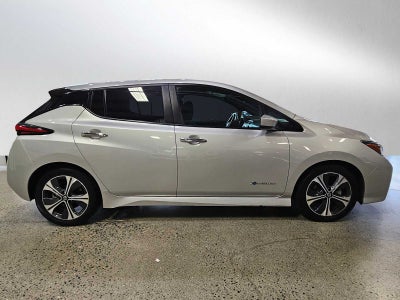 2018 Nissan LEAF SV Hatchback