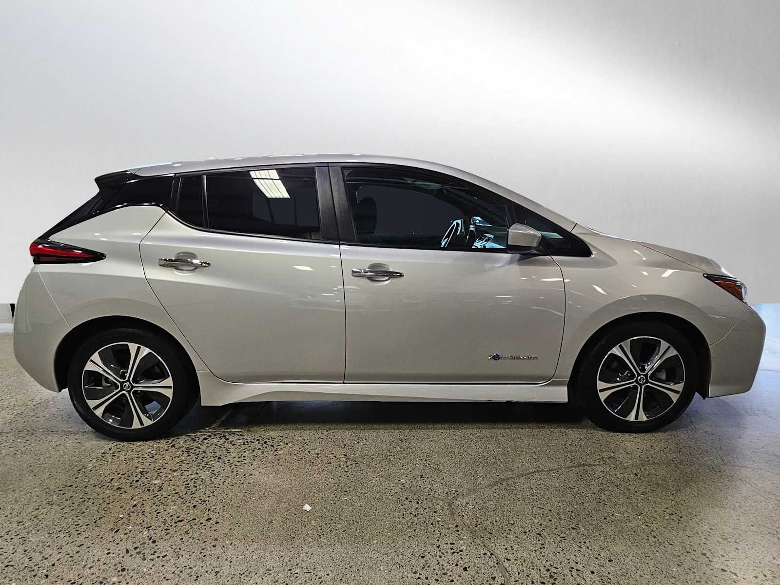 2018 Nissan LEAF SV Hatchback