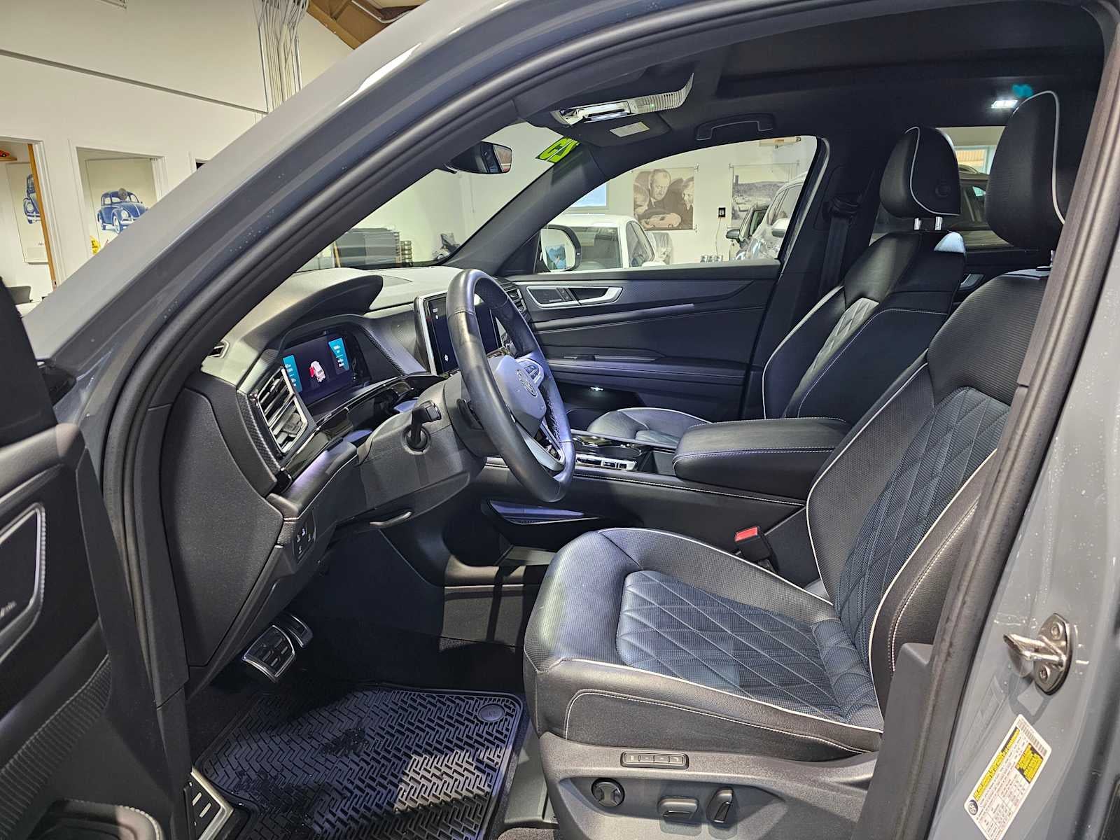 2025 Volkswagen Atlas Cross Sport 2.0T SEL Premium R-Line 4MOTION