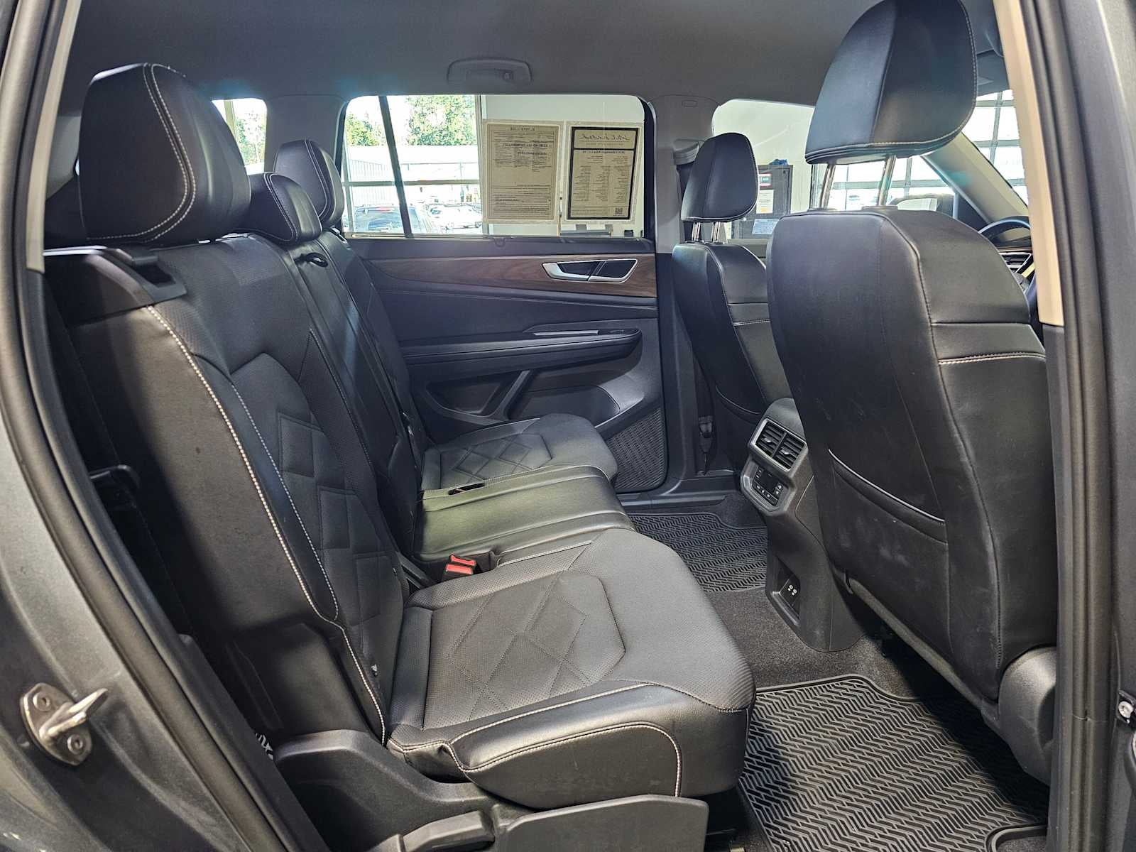 2024 Volkswagen Atlas 2.0T SE w/Technology 4MOTION