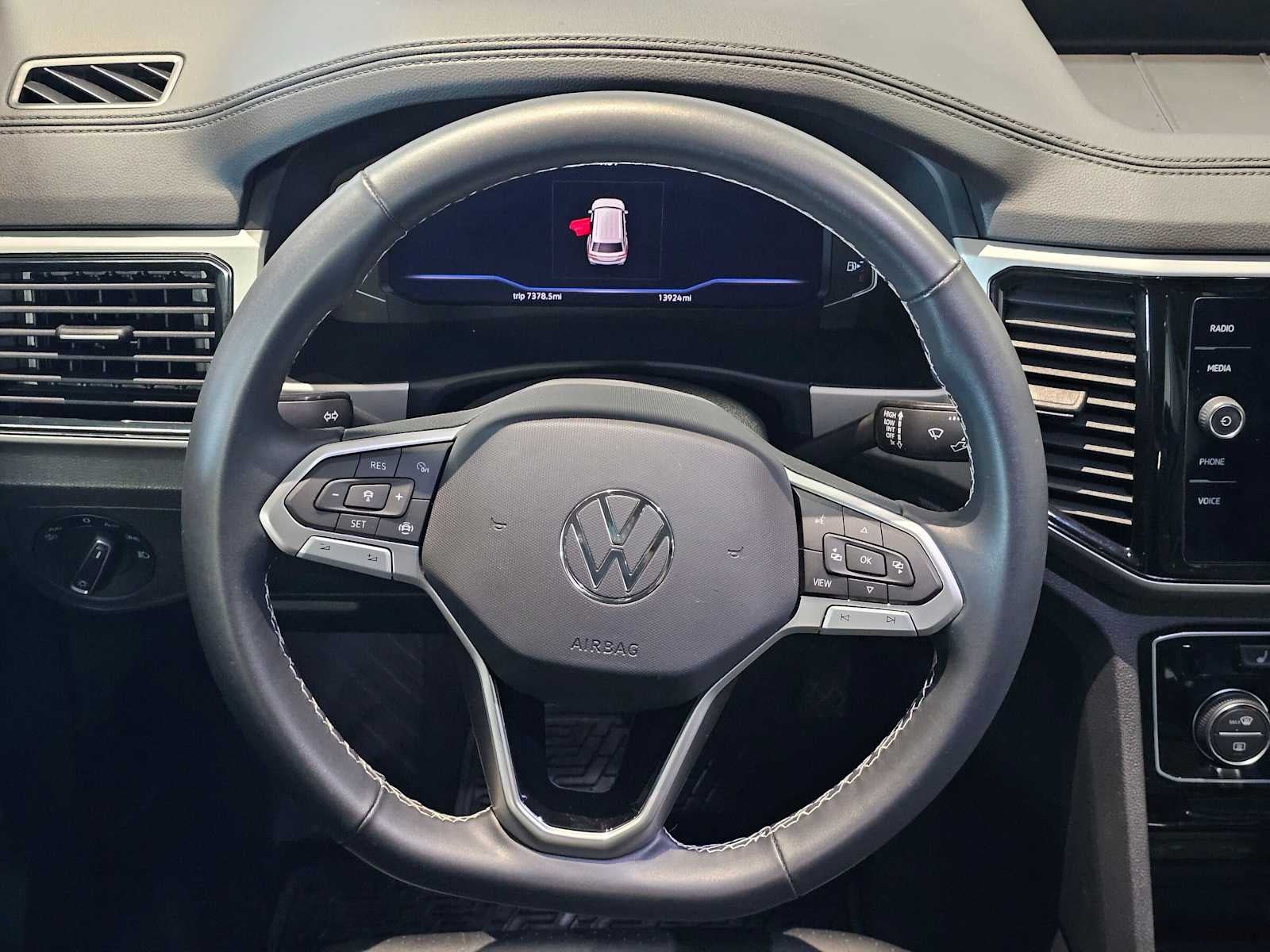 2023 Volkswagen Atlas 3.6L V6 SE w/Technology