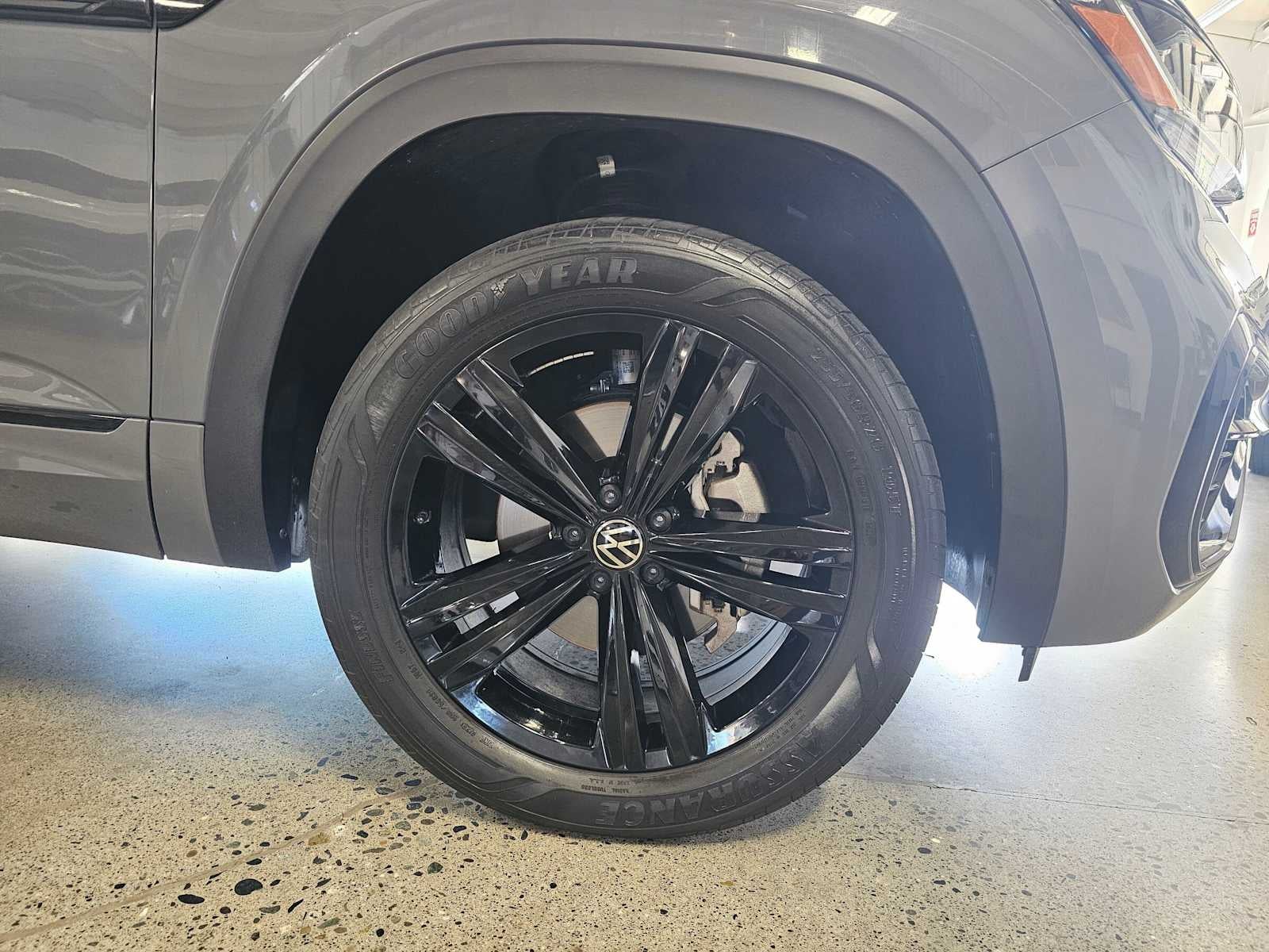 2023 Volkswagen Atlas Cross Sport 3.6L V6 SEL R-Line Black 4MOTION