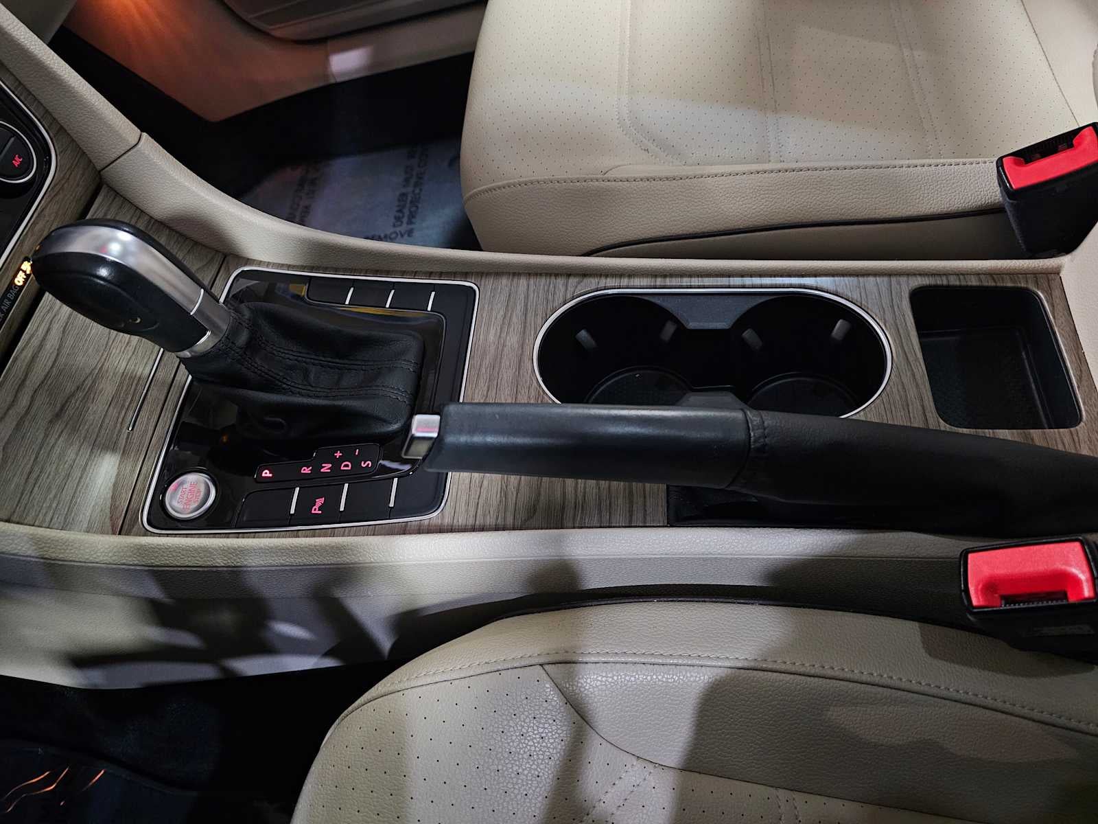 2018 Volkswagen Passat 2.0T SE w/Technology Auto