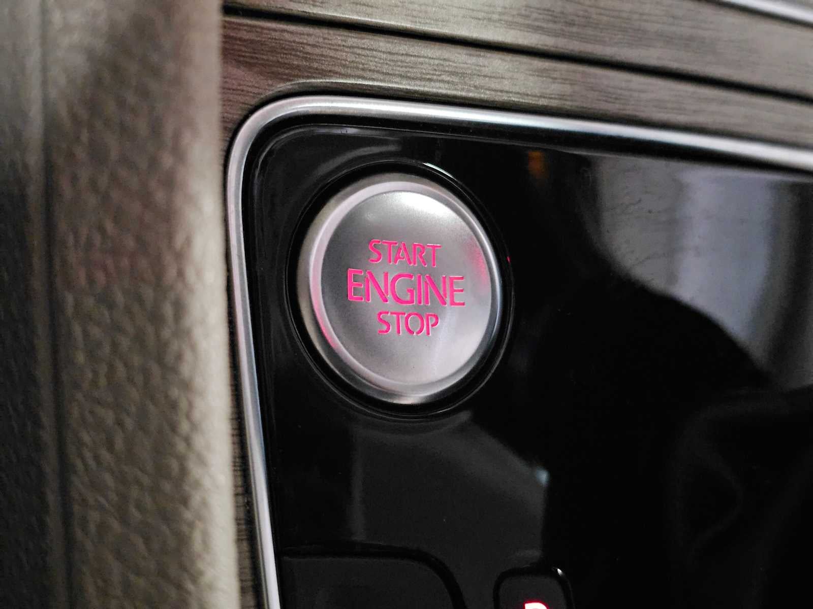 2018 Volkswagen Passat 2.0T SE w/Technology Auto