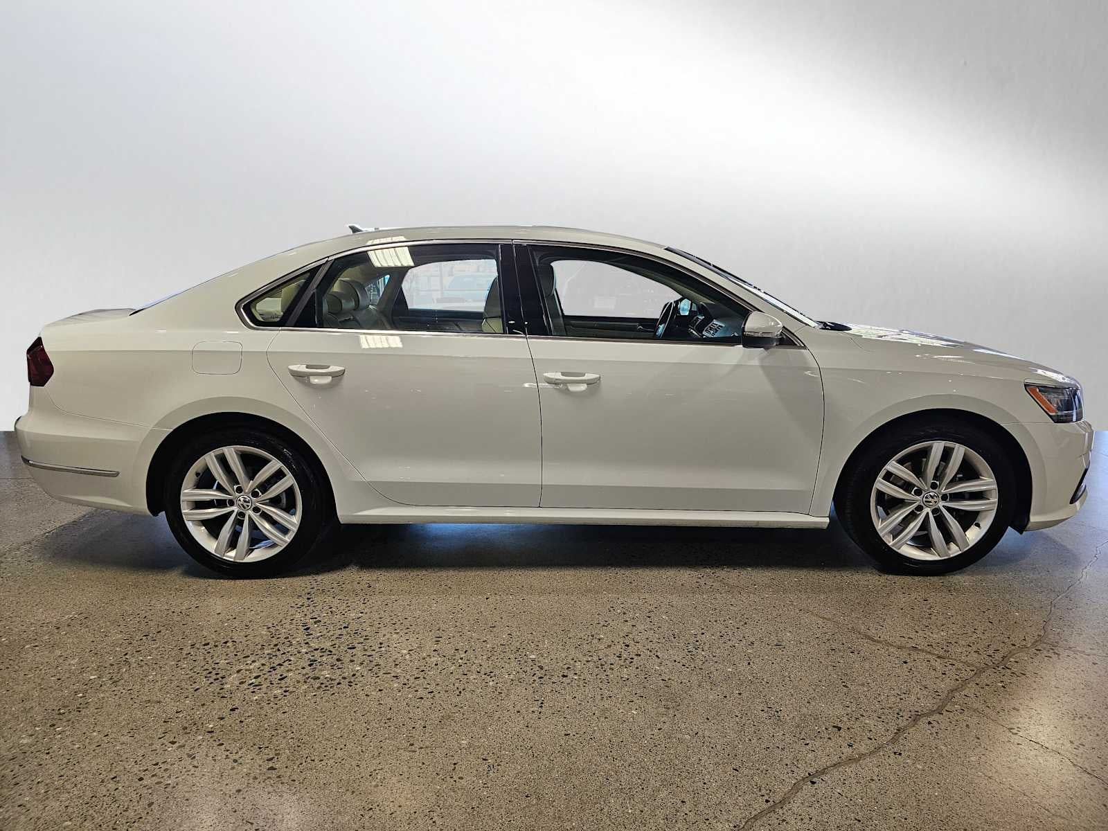 2018 Volkswagen Passat 2.0T SE w/Technology Auto