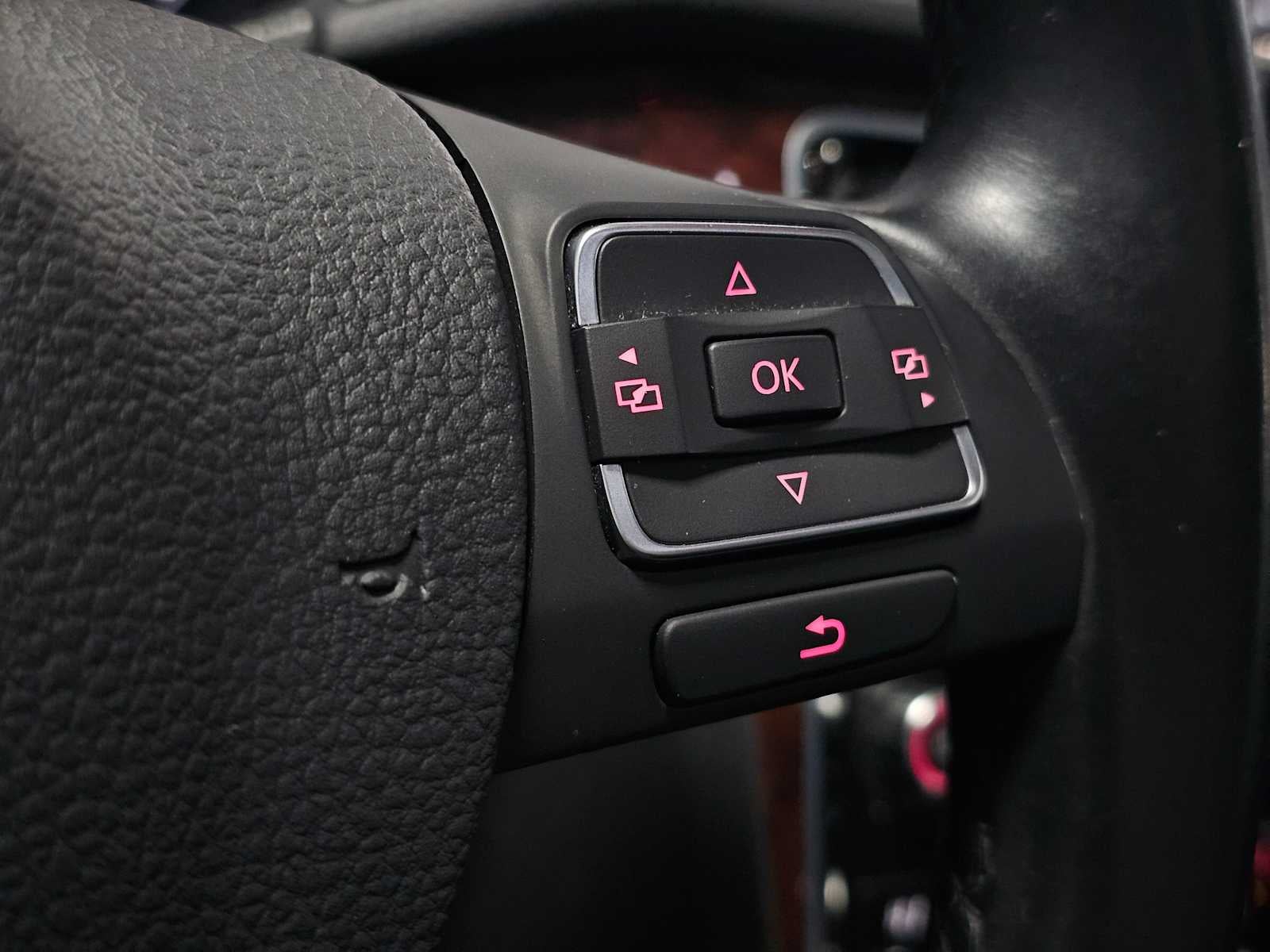 2013 Volkswagen Passat 4dr Sdn 2.0L DSG TDI SEL Premium