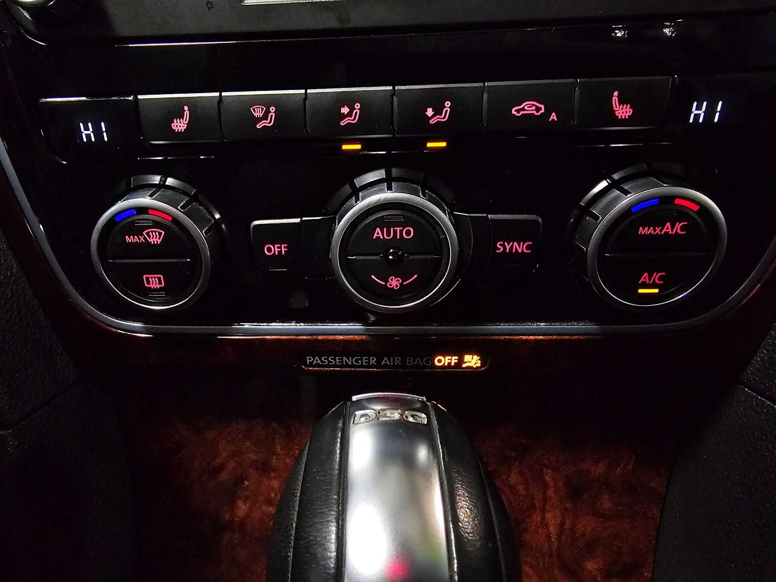 2013 Volkswagen Passat 4dr Sdn 2.0L DSG TDI SEL Premium