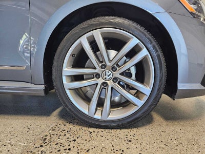 2019 Volkswagen Passat 2.0T SE R-Line Auto