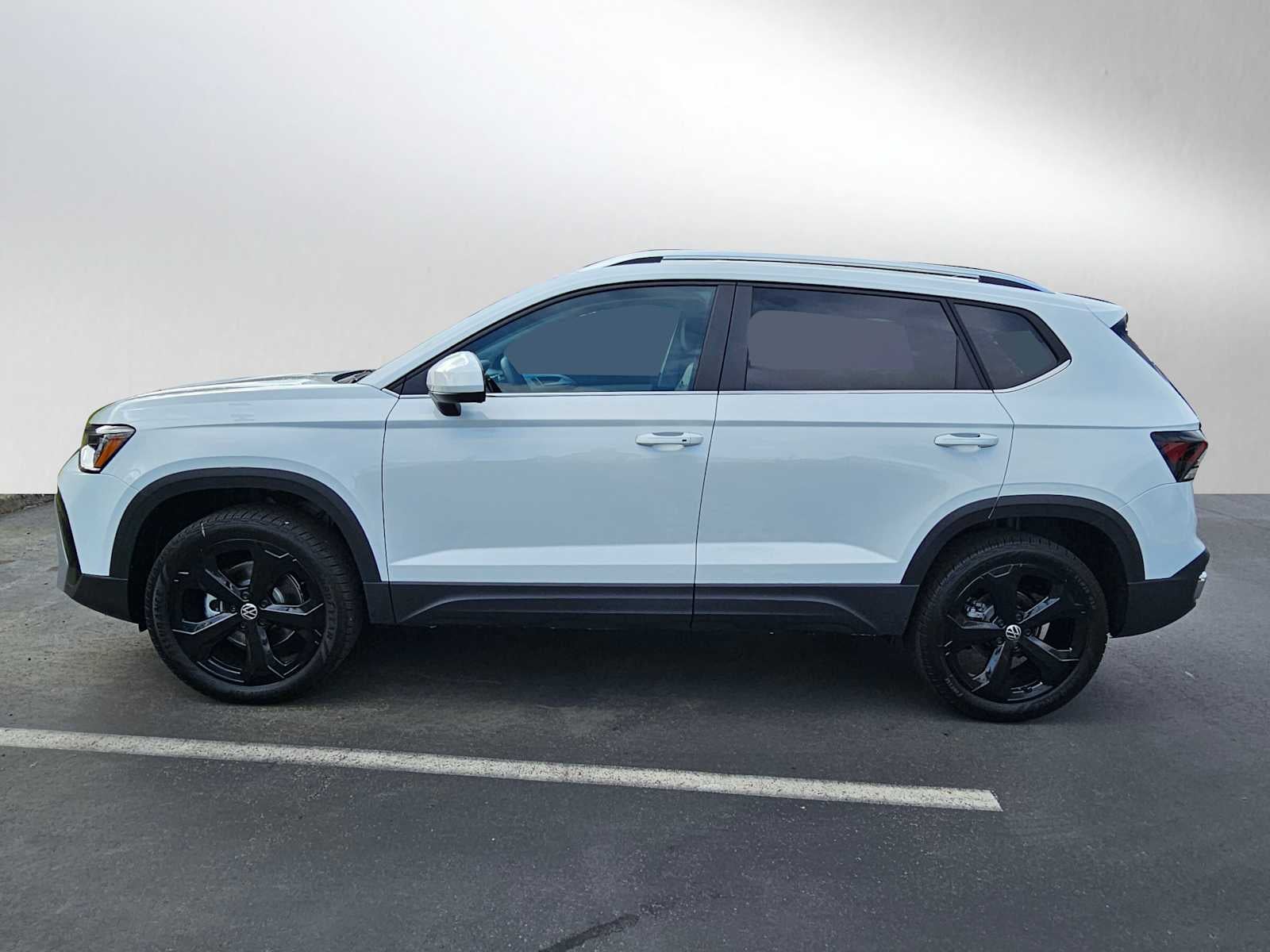 2025 Volkswagen Taos SEL 4MOTION