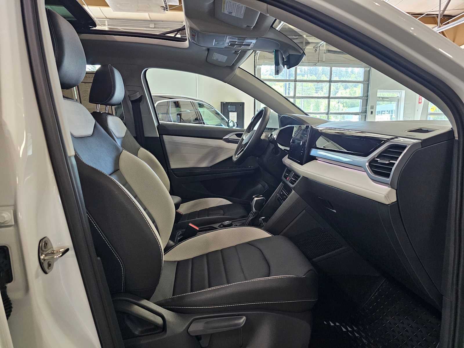 2025 Volkswagen Taos SEL 4MOTION