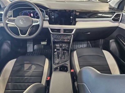 2025 Volkswagen Taos SEL 4MOTION