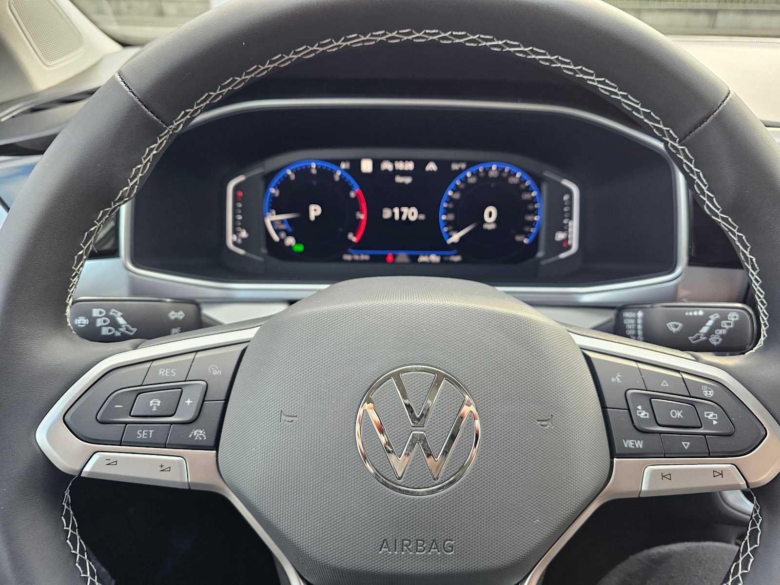 2025 Volkswagen Taos SEL 4MOTION