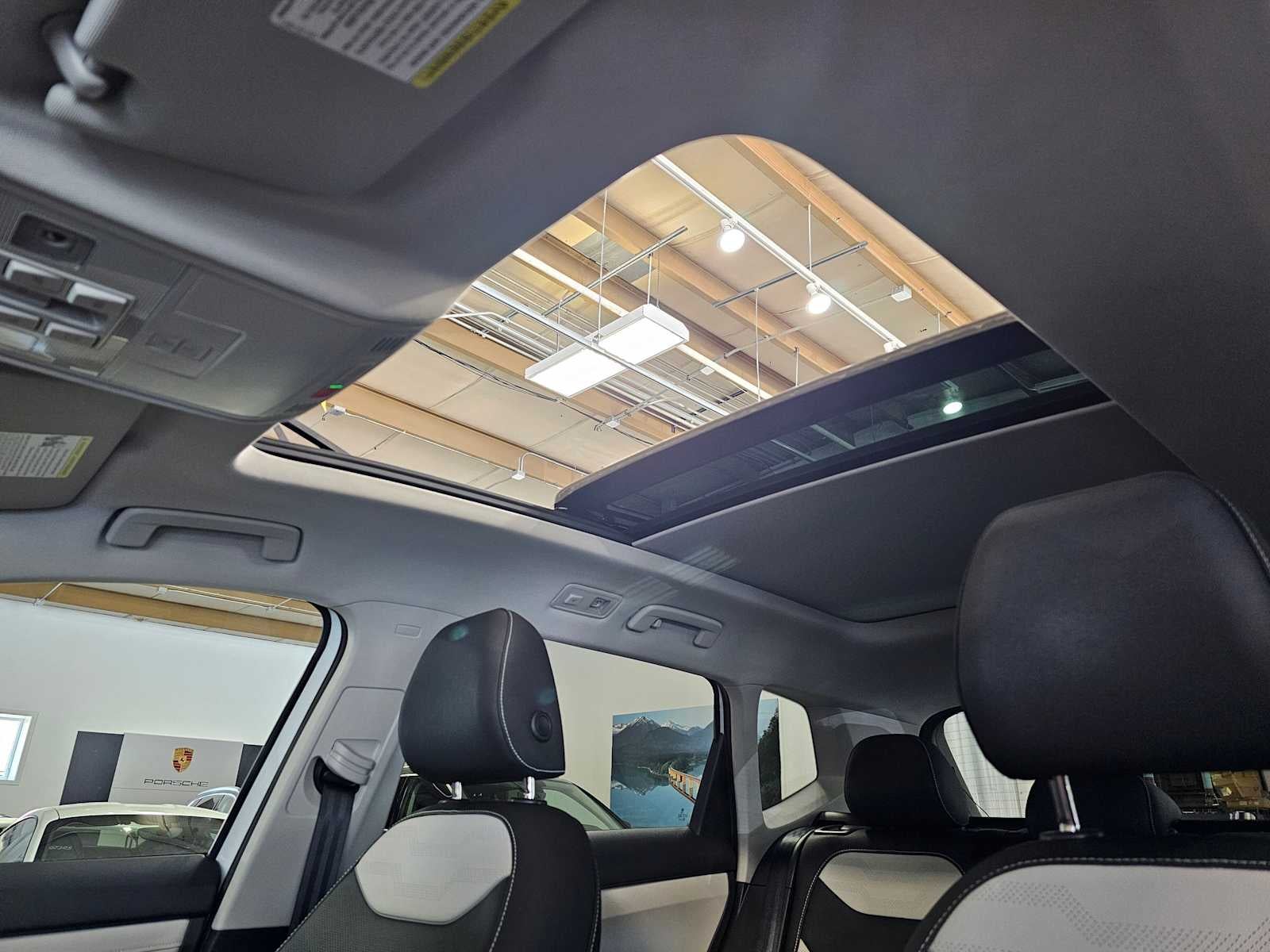 2025 Volkswagen Taos SEL 4MOTION