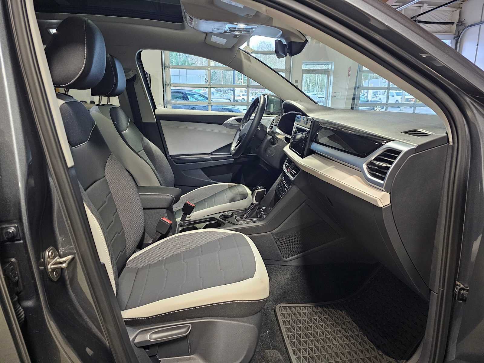 2025 Volkswagen Taos SE 4MOTION