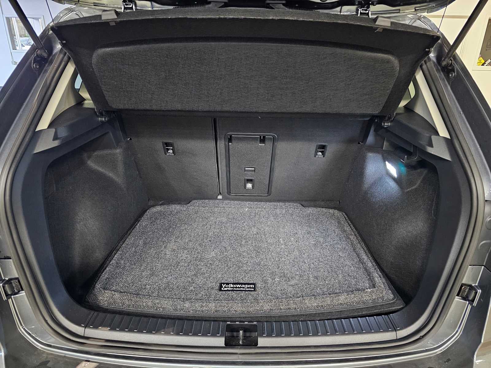 2025 Volkswagen Taos SE 4MOTION