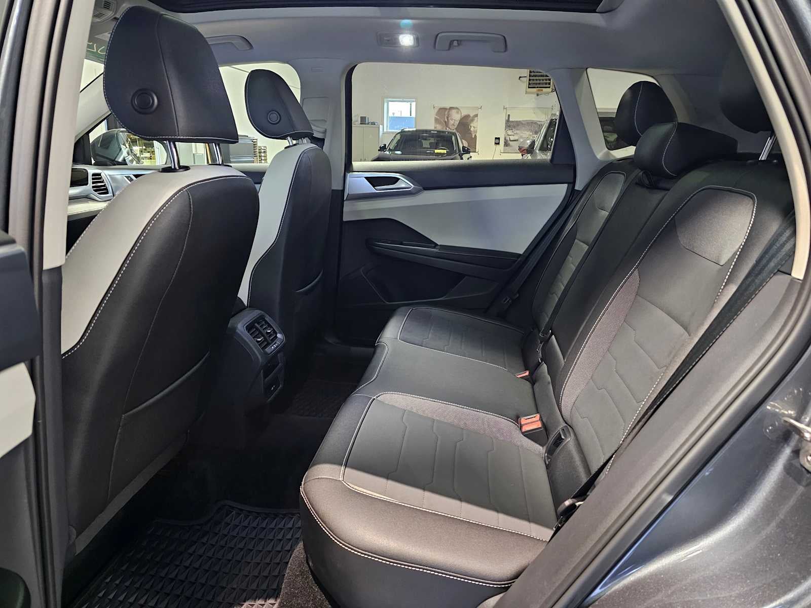 2025 Volkswagen Taos SE 4MOTION