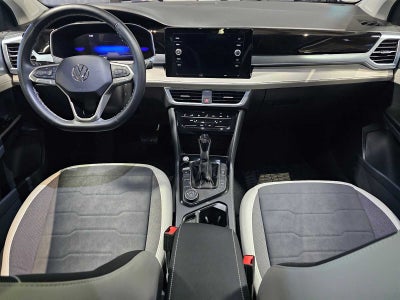 2025 Volkswagen Taos SE 4MOTION