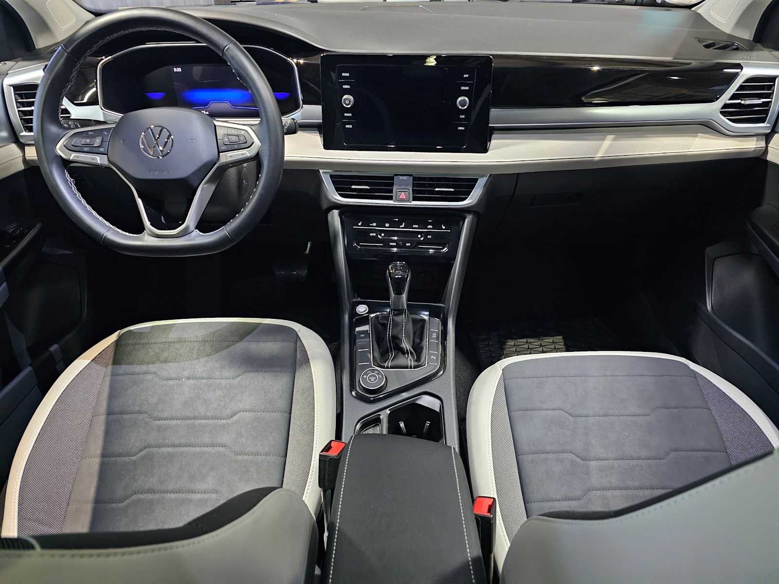 2025 Volkswagen Taos SE 4MOTION