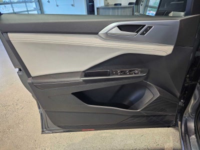 2025 Volkswagen Taos SE 4MOTION