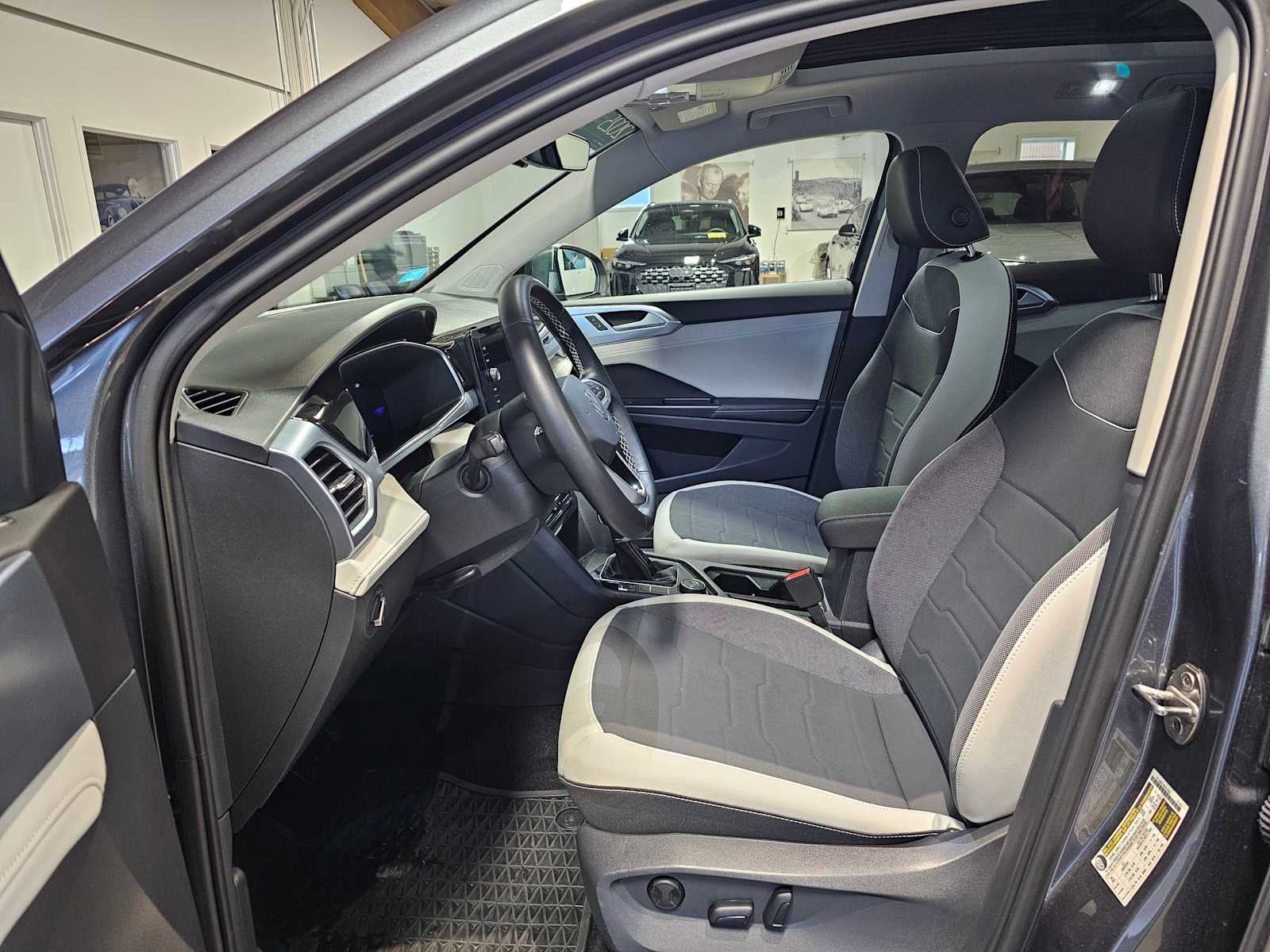 2025 Volkswagen Taos SE 4MOTION