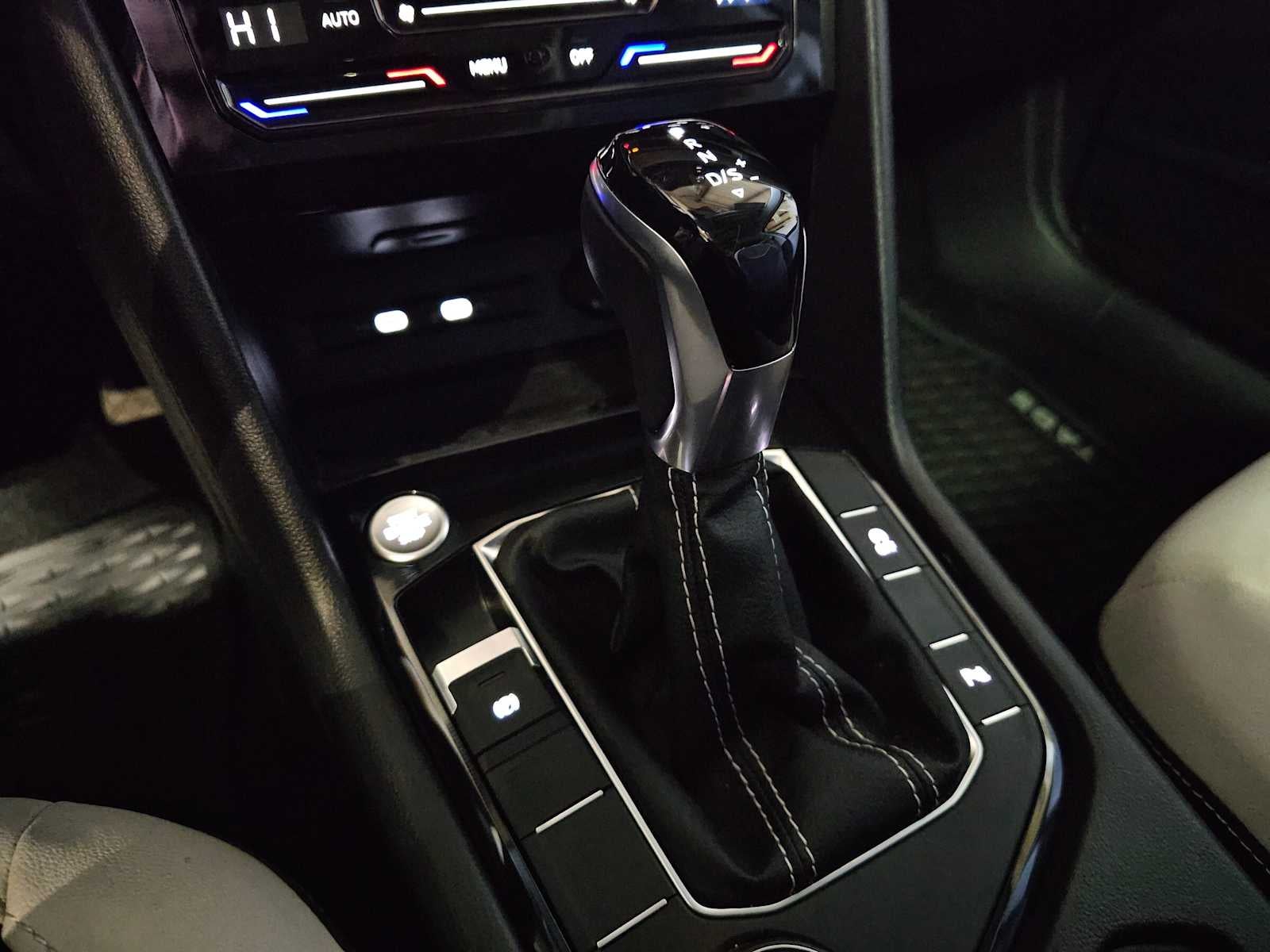 2025 Volkswagen Taos SE 4MOTION