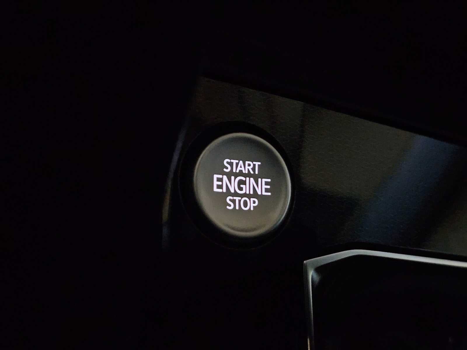 2025 Volkswagen Taos SE 4MOTION