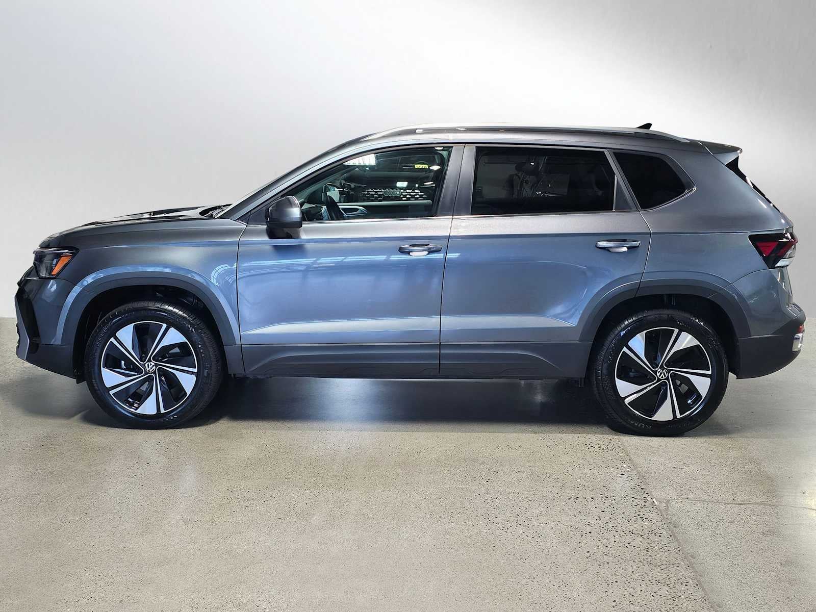 2025 Volkswagen Taos SE 4MOTION