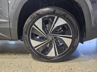 2025 Volkswagen Taos SE 4MOTION