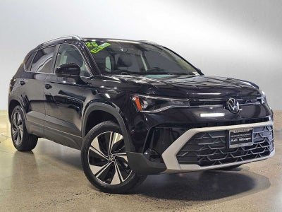 2025 Volkswagen Taos SE 4MOTION
