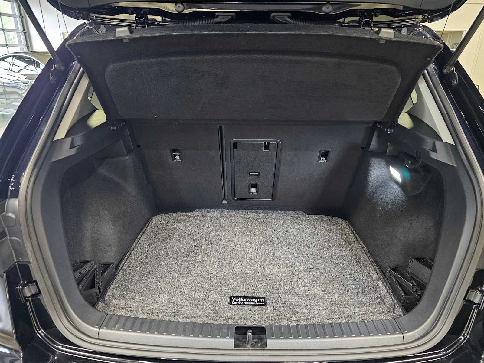 2025 Volkswagen Taos SE 4MOTION