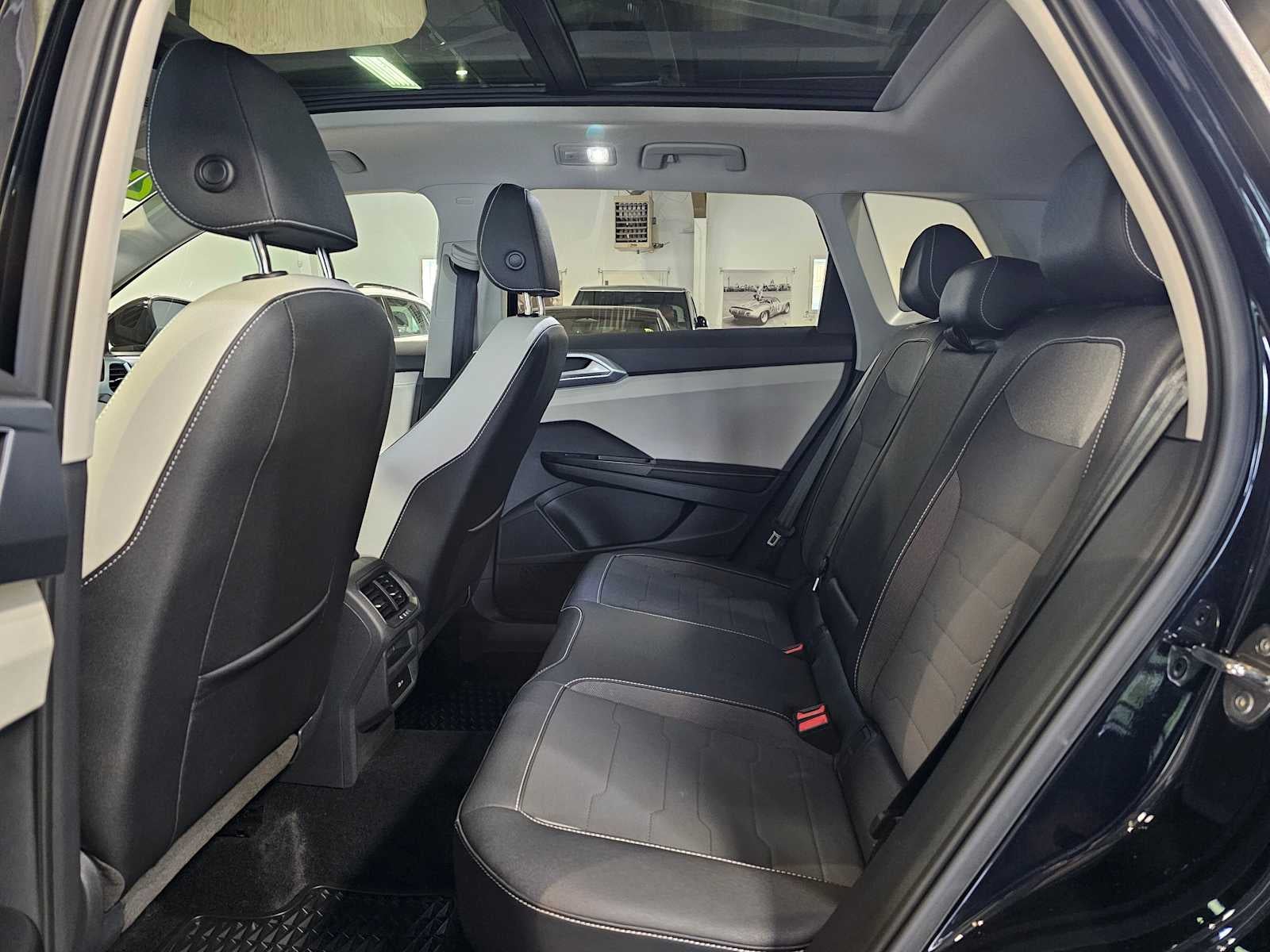 2025 Volkswagen Taos SE 4MOTION