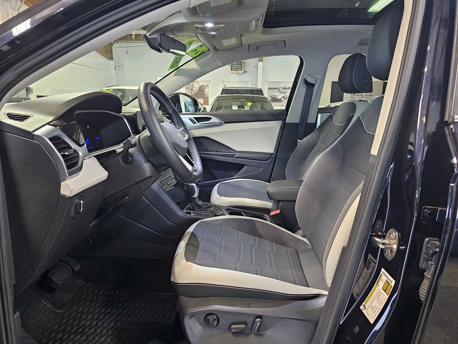 2025 Volkswagen Taos SE 4MOTION