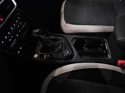 2025 Volkswagen Taos SE 4MOTION