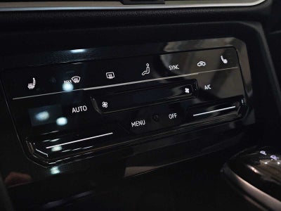 2025 Volkswagen Taos SE 4MOTION